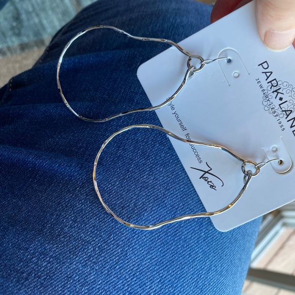 NWT MOCHI GOLD OR SILVER LIGHTWEIGHT EVERY DAY WAER STATEMENT EARRINGS - Picture 15 of 16